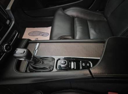 Volvo - V90