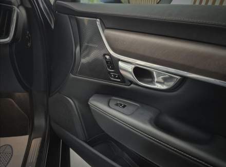Volvo - V90