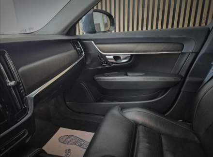 Volvo - V90