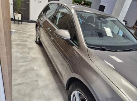 Volkswagen - Golf