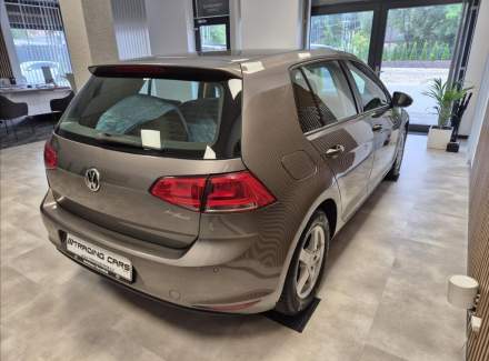 Volkswagen - Golf
