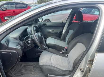 Peugeot - 206