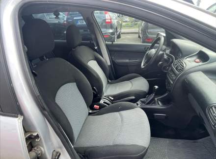 Peugeot - 206