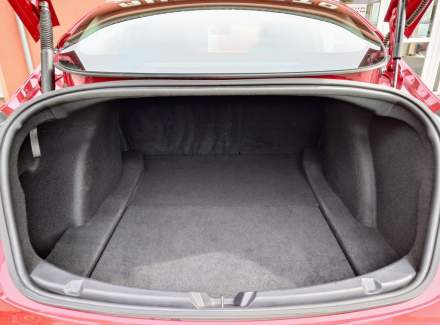 Tesla - Model 3