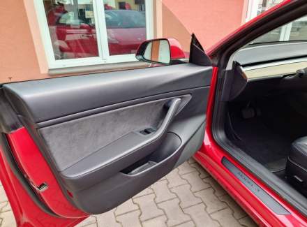 Tesla - Model 3