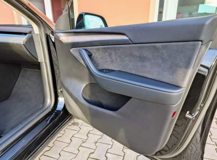 Tesla - Model Y