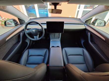 Tesla - Model Y