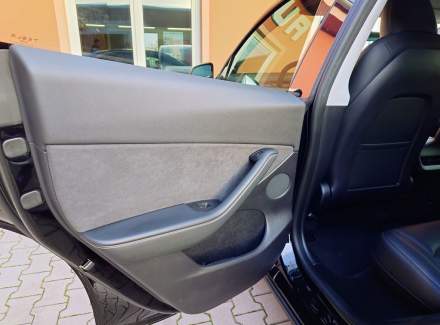 Tesla - Model Y