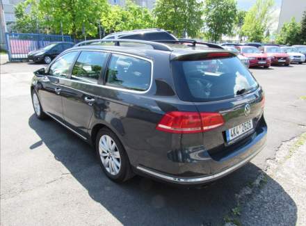 Volkswagen - Passat