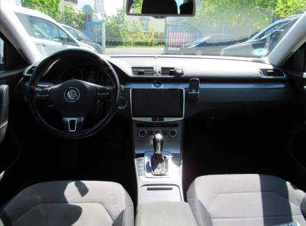 Volkswagen - Passat