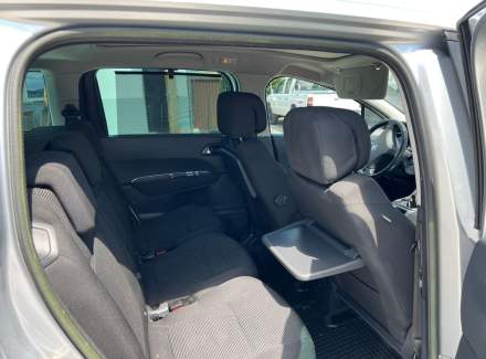 Peugeot - 5008