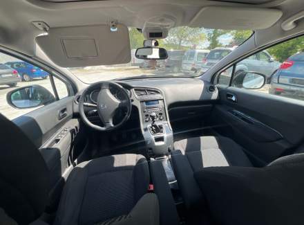 Peugeot - 5008
