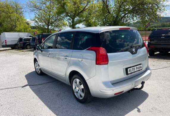 Peugeot - 5008