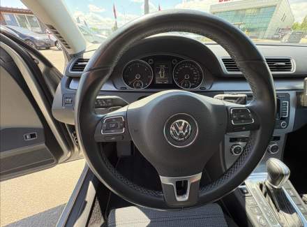 Volkswagen - Passat