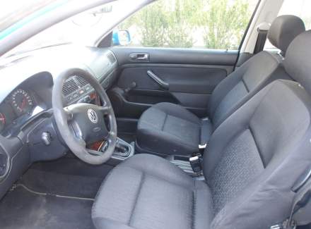 Volkswagen - Golf