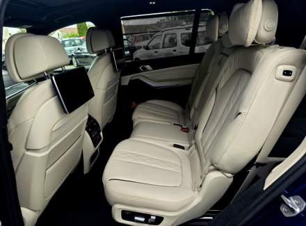 BMW - X7