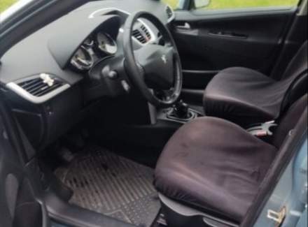 Peugeot - 207