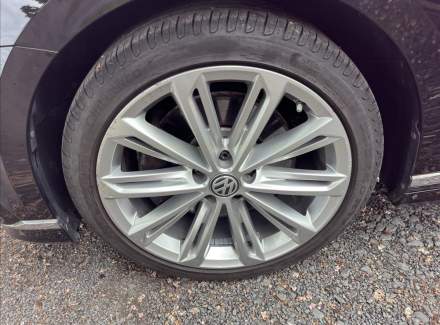 Volkswagen - Passat