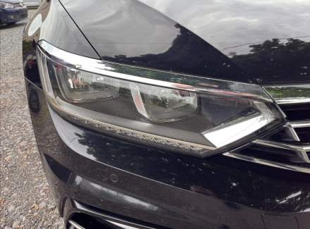 Volkswagen - Passat