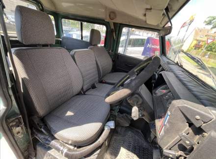 Land Rover - Defender