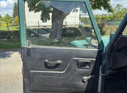 Land Rover - Defender
