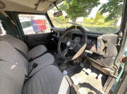 Land Rover - Defender