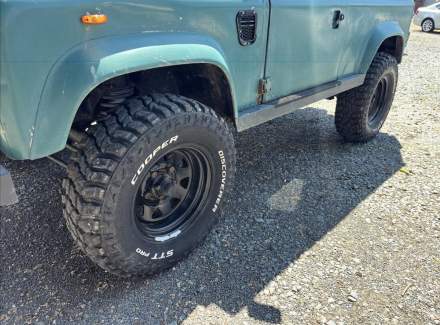 Land Rover - Defender