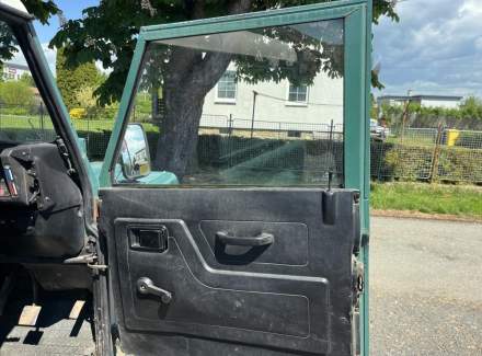 Land Rover - Defender