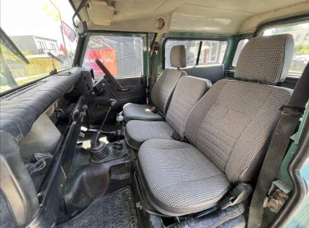 Land Rover - Defender