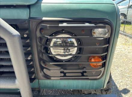 Land Rover - Defender