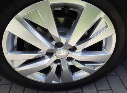 Peugeot - 3008