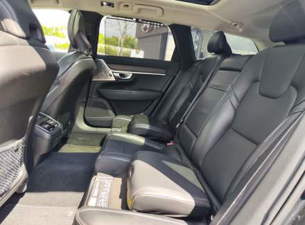 Volvo - V90