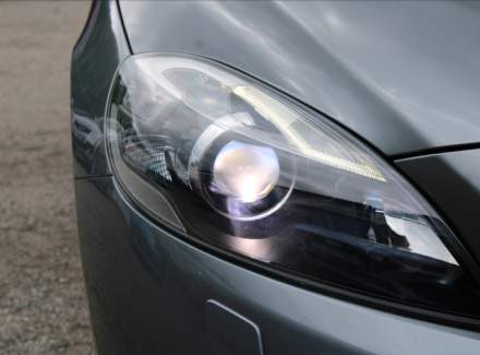Volvo - V40
