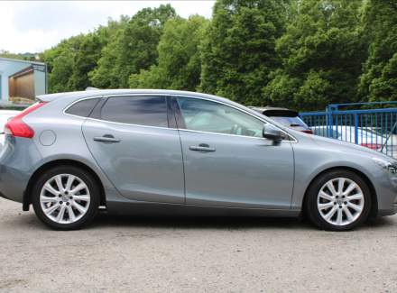 Volvo - V40