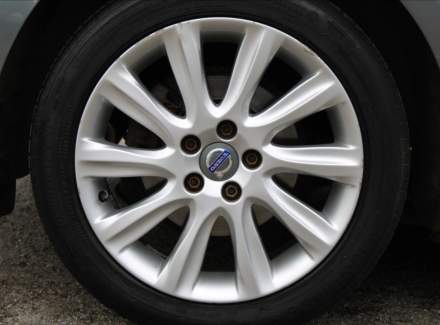 Volvo - V40