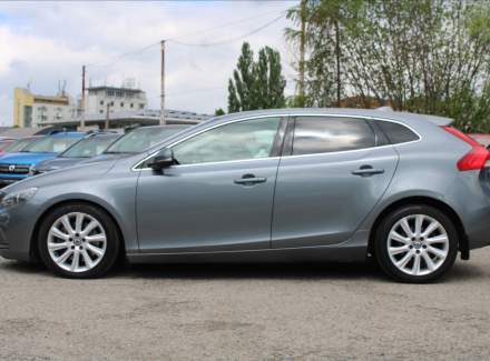 Volvo - V40