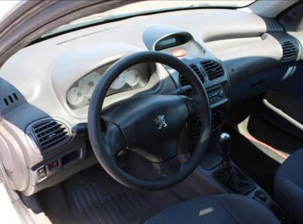 Peugeot - 206