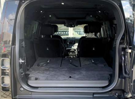 Land Rover - Defender