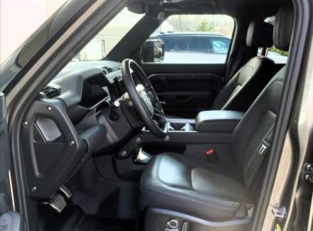 Land Rover - Defender