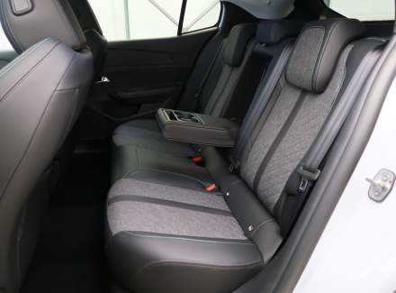 Peugeot - 408