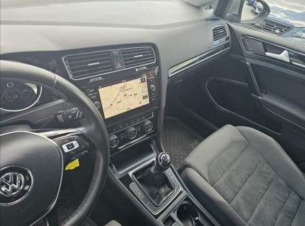 Volkswagen - Golf