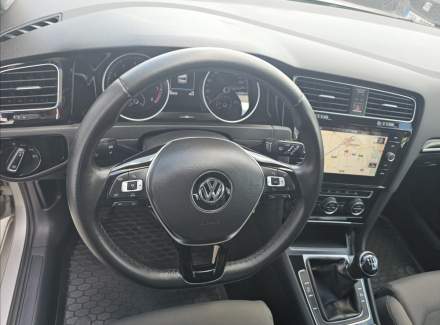 Volkswagen - Golf