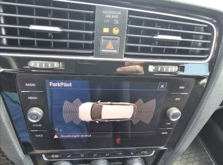 Volkswagen - Golf
