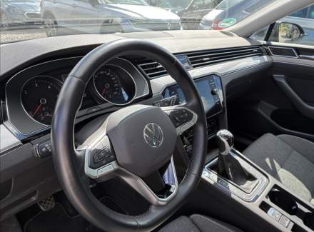 Volkswagen - Passat
