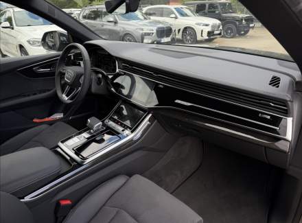 Audi - Q8