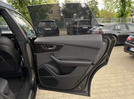 Audi - Q8