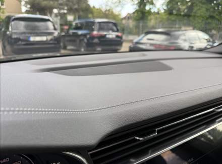 Audi - Q8