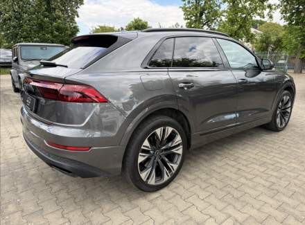 Audi - Q8