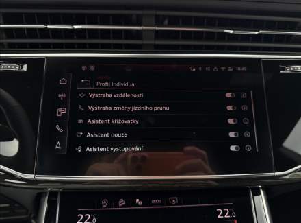 Audi - Q8