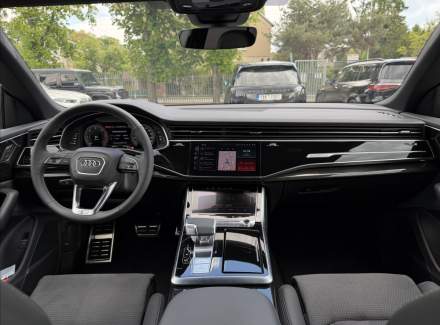 Audi - Q8